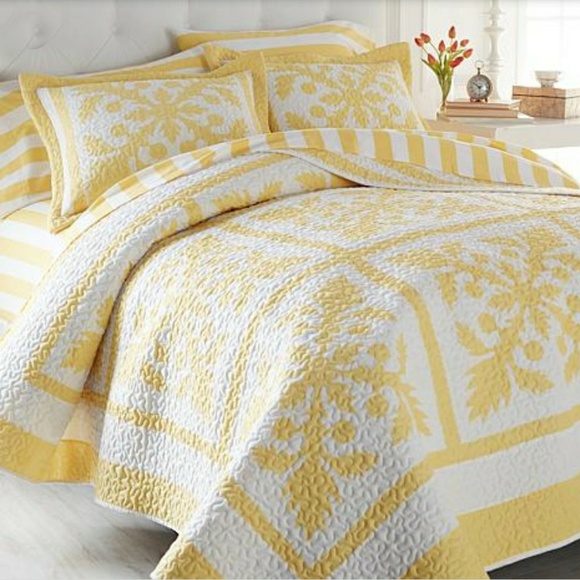 Other - Carleton Varney NWT full/queen quilt with 2 shams